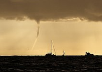 روس کے شہر کے قریب ایک بار پھر ایک طوفان نے دیکھا