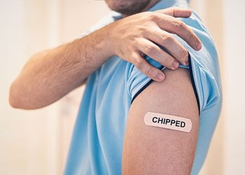 روسیوں کے تقریبا a ایک تہائی پر سخت سروے کیا گیا کہ وہ خفیہ طور پر چپ تھے