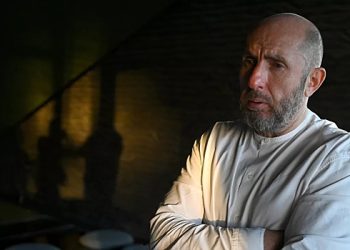 کخمان کو ماسکو آرٹ تھیٹر کے جنرل ڈائریکٹر کے عہدے سے ختم کردیا گیا۔ گورکی