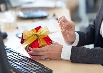 روسیوں کو تحائف کے لئے ٹیکس ادا کرنے کی یاد دلائی گئی ہے