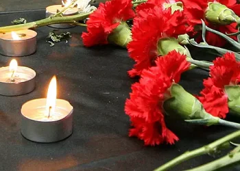 مضافاتی علاقوں میں ، ریڈ آرمی کے باقی 44 فوجیوں کی تزئین و آرائش کی گئی