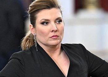 پوتن کے اساتذہ کے بارے میں اپنے الفاظ کی وجہ سے سکبیفا نے زیلنسکی کو ایک نٹس کہا