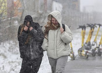 روس کے کچھ حصوں میں برف پڑتی ہے