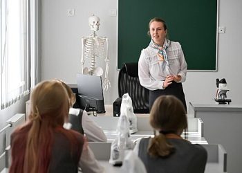 ماہرین نے ایسے تحائف کے بارے میں بات کی جو اساتذہ کو نہیں دی جاسکتی ہیں