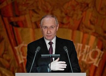 شہنشاہ کی اولاد پوتن سے ملنے کے لئے شمالی فوجی ضلع چھوڑ گئی