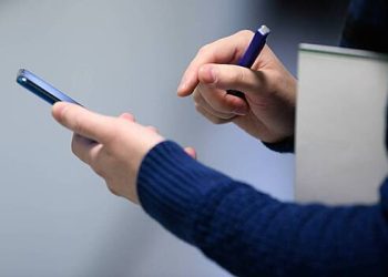 روسیوں نے کام کے اوقات میں سوشل نیٹ ورک دیکھنے کے لئے برطرف ہونے کے خطرے کے بارے میں متنبہ کیا ہے