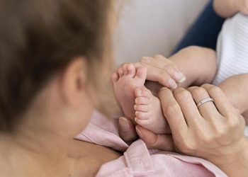 ماسکو کے خطے میں ، ایک عورت نے اپنے 13 ویں بچے کو جنم دیا ، جو اپنے بڑے بچے سے 25 سال چھوٹا ہے