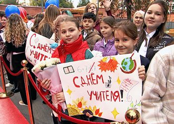 پوتن نے اساتذہ کو چھٹیوں پر مبارکباد پیش کی