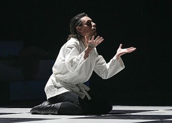 یوکرائن کے صدر زیلنسکی نے اپنی شہریت سے ڈانسر پولونن کو چھین لیا