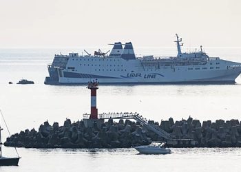 سیبرج فیری جو سوچی کے قریب تین دن سے تھی ، ٹربزون واپس آگئی