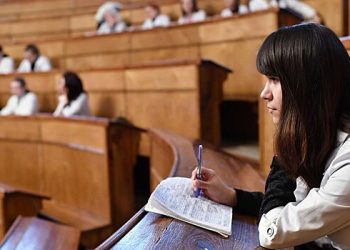 میرونوف نے یونیورسٹیوں میں بجٹ کی تعداد میں اضافے کی تجویز پیش کی