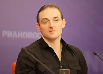 "یہاں کوئی متاثرین نہیں ہیں”: اسولڈ زاپشنی کی 15 سالہ بیٹی نے اپنے والد کے ناجائز بچے کے بارے میں پہلی بار بات کی۔