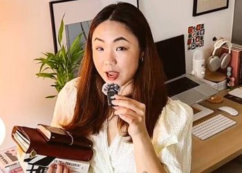 زومرز سوشل میڈیا کی لت سے لڑنے کا ایک طریقہ لے کر آئے ہیں۔ لوگ اس سے نالاں کیوں ہیں؟