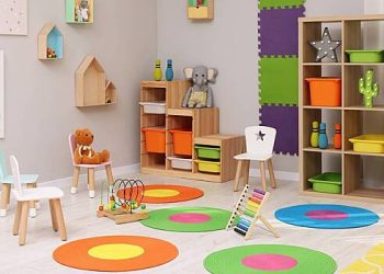 روس میں ، وہ ڈیموگرافکس کو بہتر بنانے کے لئے کنڈرگارٹین کے کام کو تبدیل کرنے کی تجویز کرتے ہیں