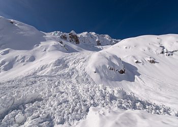 کامچٹکا پہاڑوں میں برفانی تودے ممکن ہیں