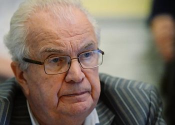 الوداعی سے ایمل کیو کا آغاز ٹروکورووسکوئی قبرستان سے ہوا