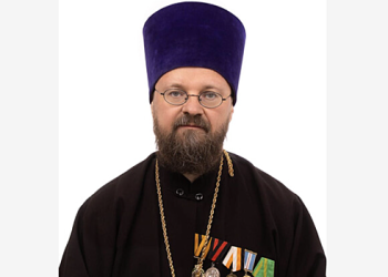 Yekaterinburg کے ایک پجاری نے کرسمس کے موقع پر "کتاب جہنم کی کتاب” کا استعمال کرتے ہوئے خوش قسمتی کا مشورہ دیا۔