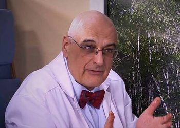 مالیشیوا کی شریک میزبان برف پر گر گئی اور اس کی ٹانگیں منجمد ہوگئیں