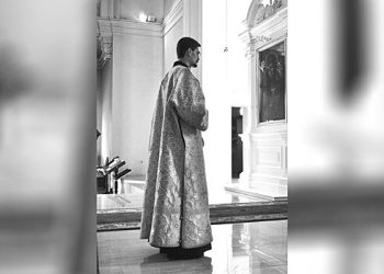 سینٹ پیٹرزبرگ میں ، چرچ کی بحالی کے دوران ایک ڈیکن فوت ہوگیا۔