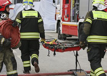 ورونزہ میں ، انہوں نے یو اے وی کے ملبے کو گرنے کے نتائج کو ختم کرنا شروع کیا